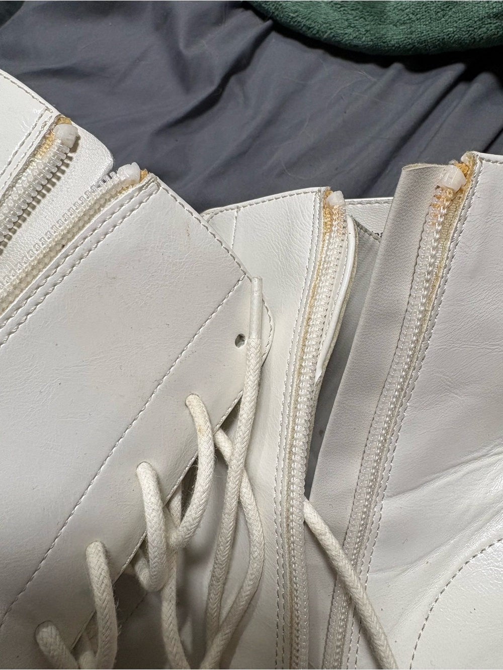 White boots Call It Spring Size 10 - Picture 3 of 5